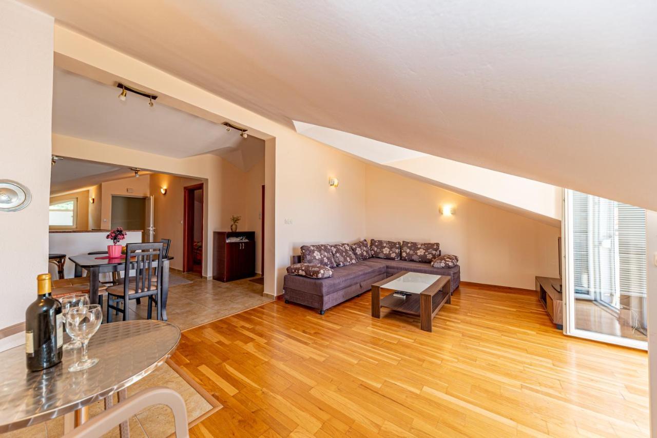 Apartment Knezevic Petrovac Ngoại thất bức ảnh