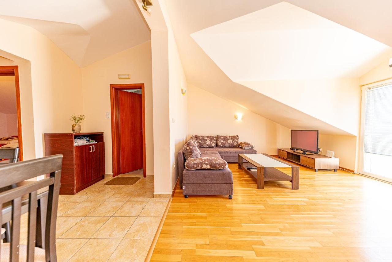 Apartment Knezevic Petrovac Ngoại thất bức ảnh